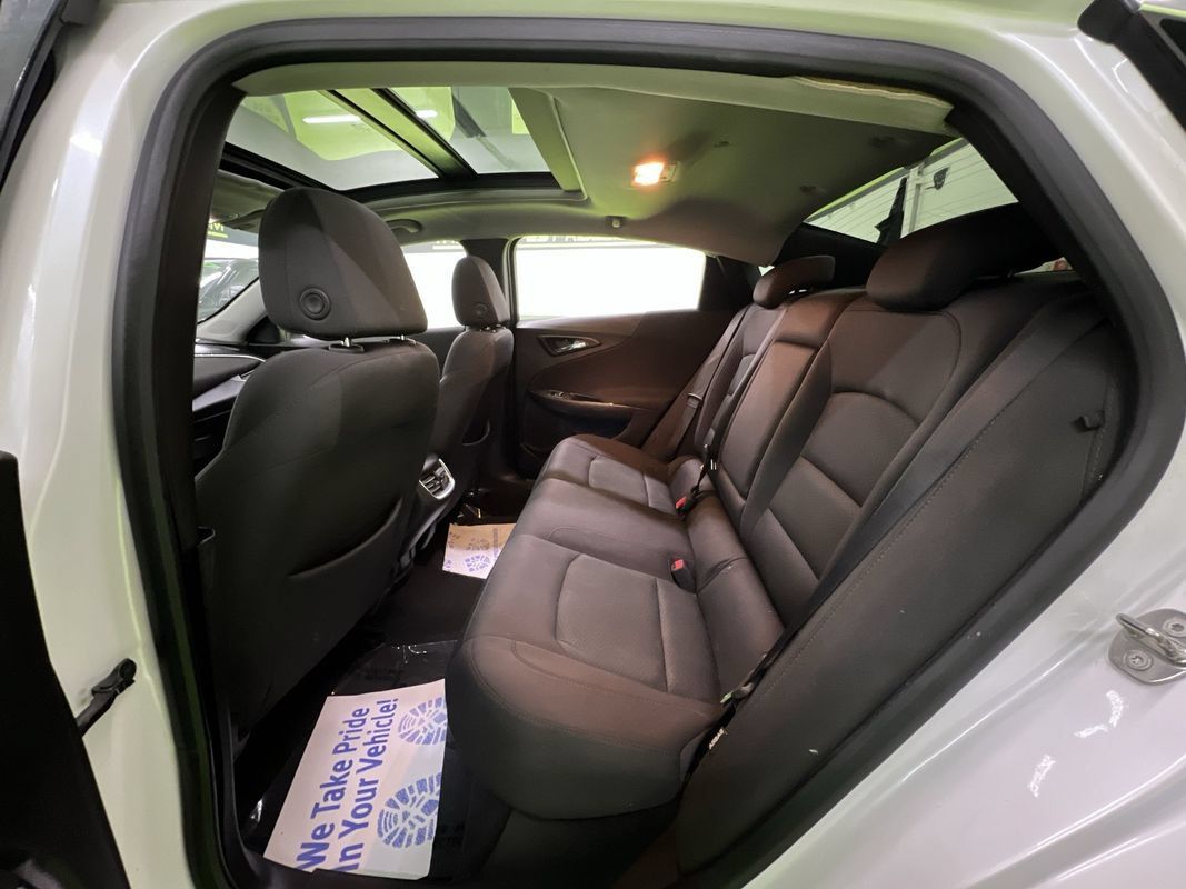 Used 2017 Chevrolet Malibu LT FWD image 26