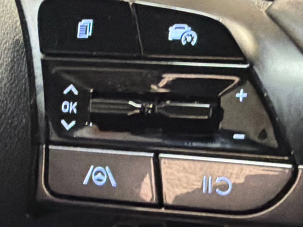 Certified 2025 Hyundai Elantra Sport FWD image 19