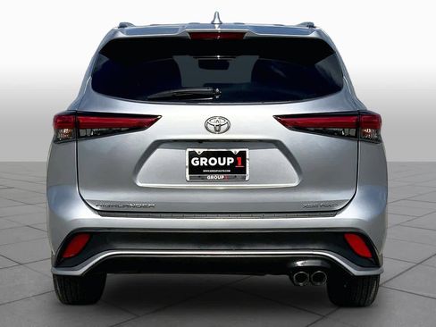 Used 2022 Toyota Highlander XSE AWD/4WD image 5