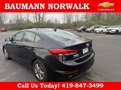 Used 2017 Hyundai Elantra SE image 5