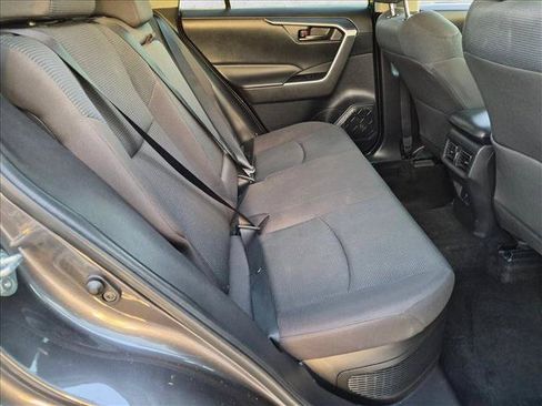 Used 2022 Toyota RAV4 LE AWD/4WD image 18