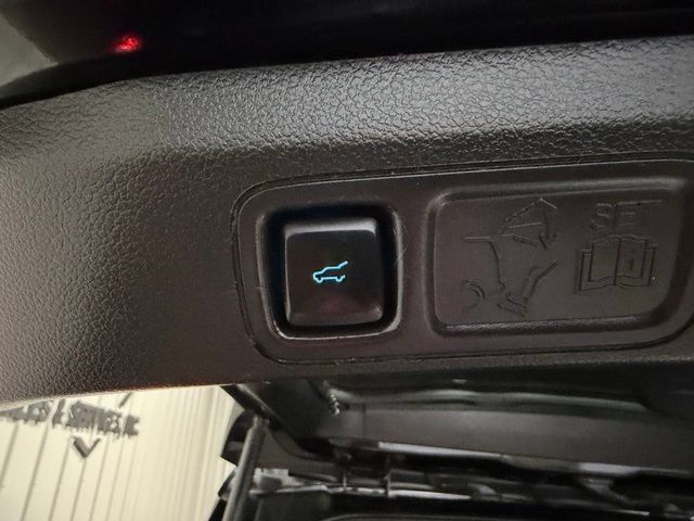 Used 2020 Ford Expedition XLT w/ Equipment Group 202A AWD/4WD image 24