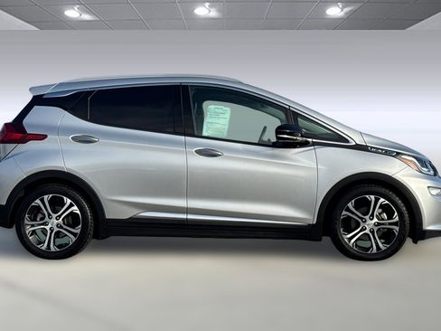 Used 2017 Chevrolet Bolt Premier image 2