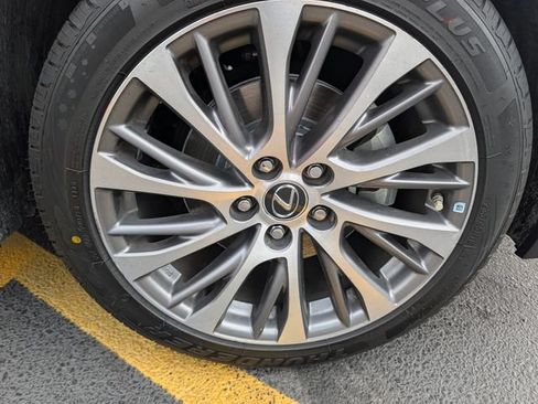 Used 2024 Lexus UX 250h FWD image 9