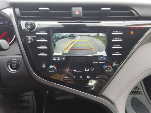 Used 2020 Toyota Camry XSE image 17