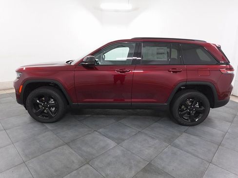 New 2025 Jeep Grand Cherokee Altitude image 2