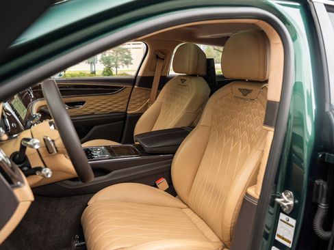 Used 2023 Bentley Flying Spur W12 image 22