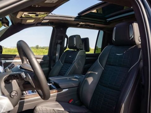 Used 2025 Cadillac Escalade ESV Sport Platinum AWD/4WD image 18