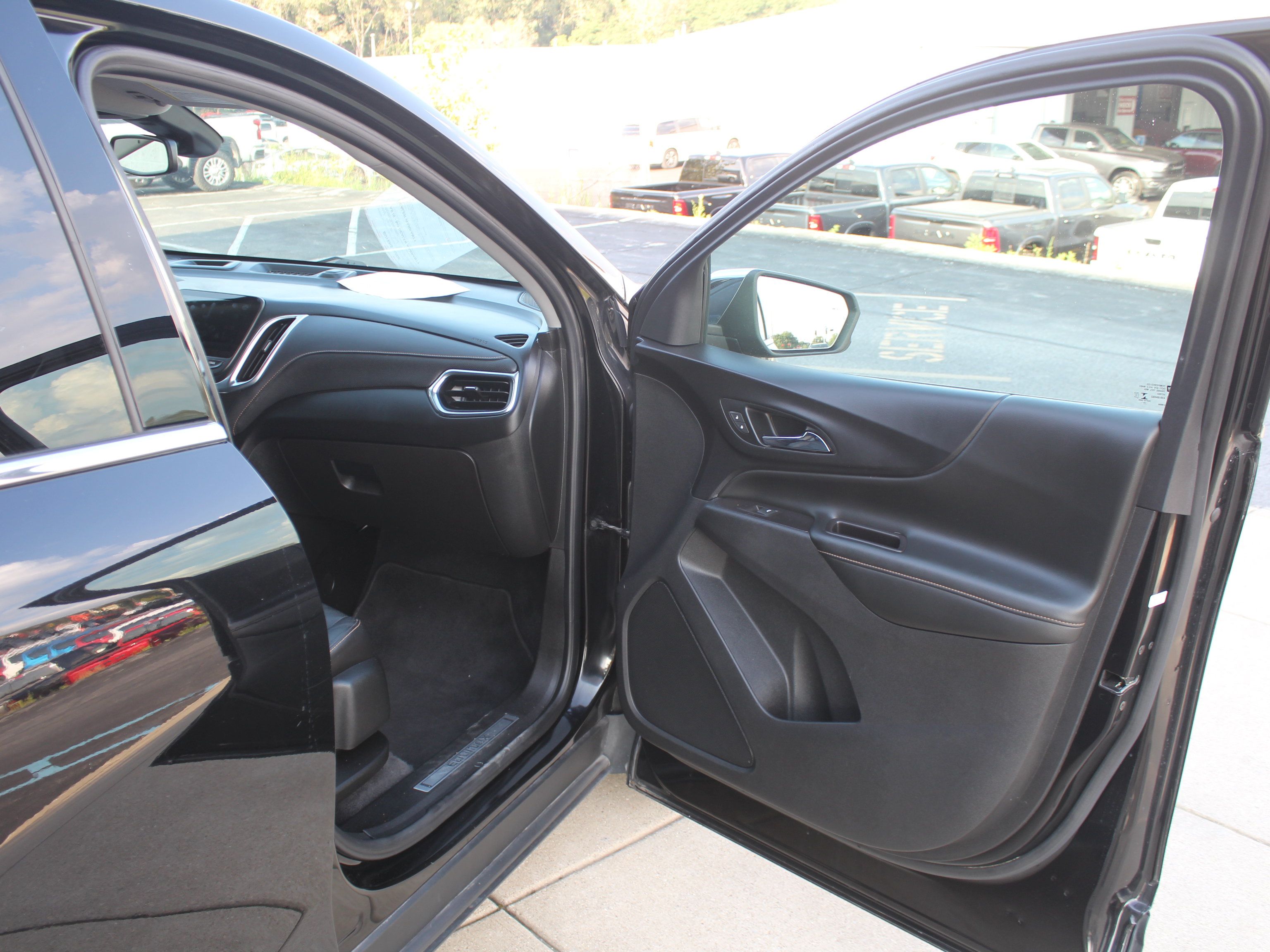 Used 2021 Chevrolet Equinox Premier FWD image 27