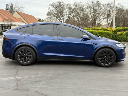 Used 2022 Tesla Model X image 4