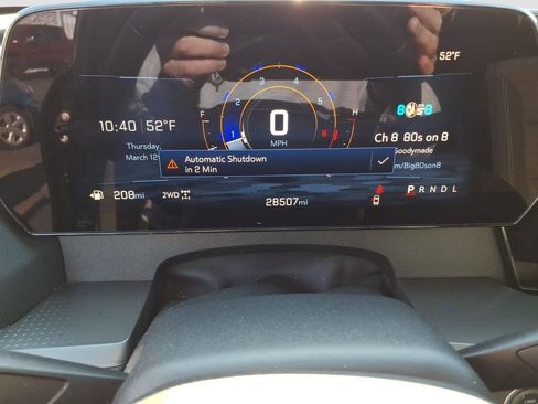 Used 2025 Chevrolet Traverse LT image 21