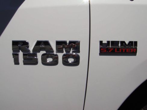 Used 2017 RAM 1500 Classic SLT AWD/4WD image 5