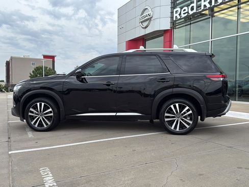 Used 2024 Nissan Pathfinder Platinum w/ Cargo Package image 12