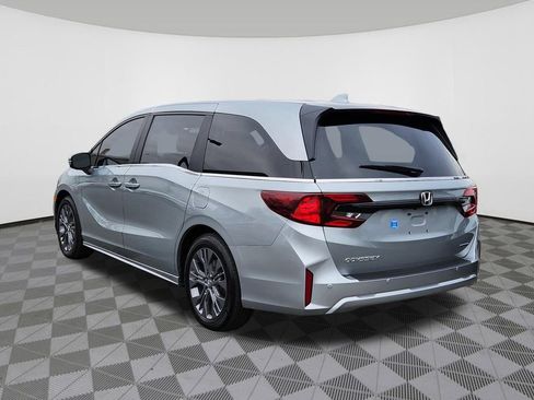 Used 2025 Honda Odyssey Touring image 3