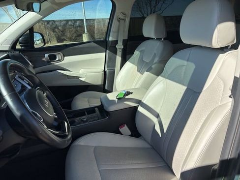 Used 2023 Kia Sorento S w/ Panoramic Sunroof Package image 12
