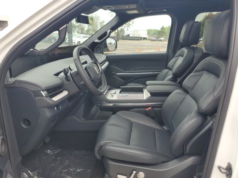 New 2026 Lincoln Navigator Reserve w/ Jet Appearance Package AWD/4WD image 12