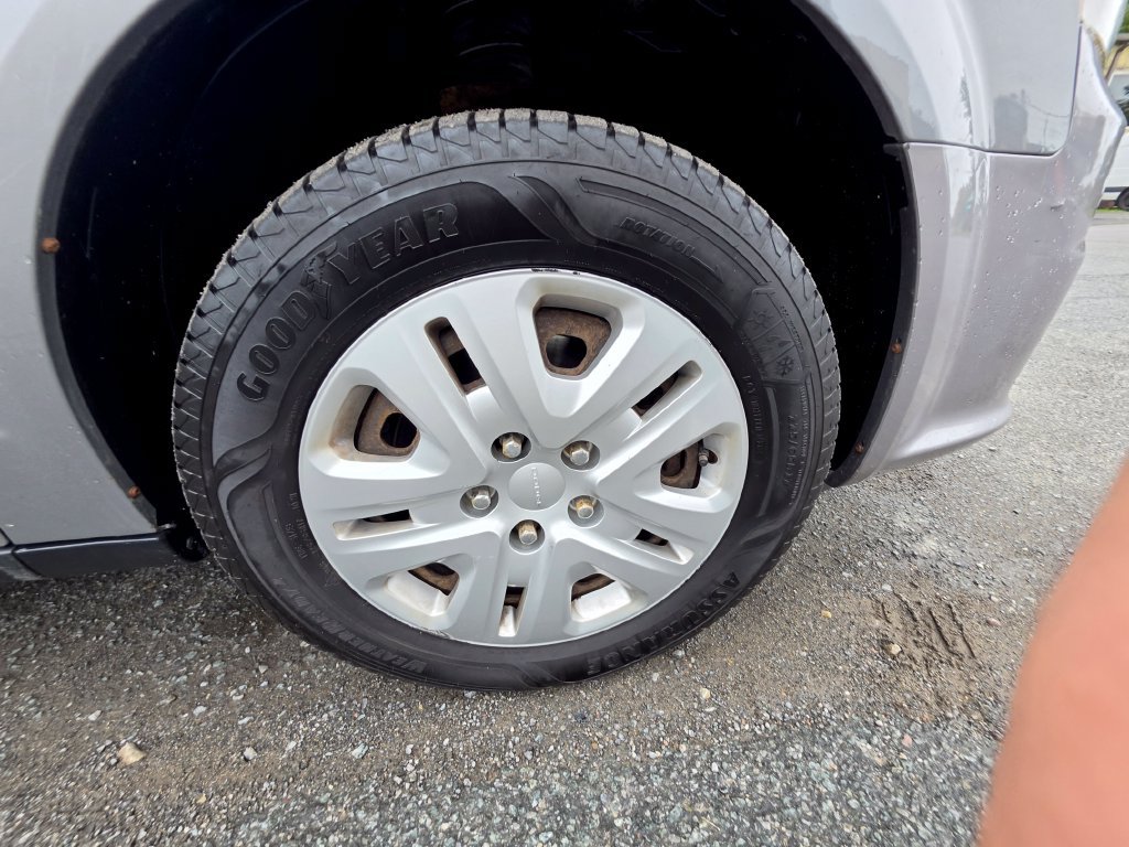 Used 2014 Dodge Grand Caravan American Value Package FWD image 25