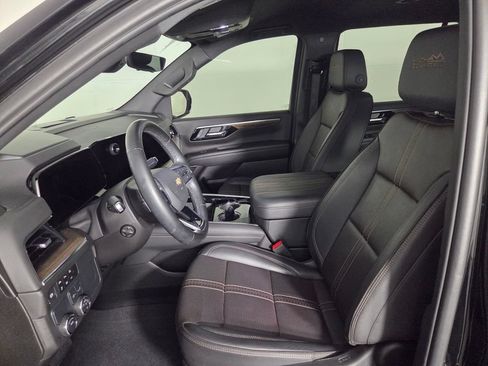 Used 2025 Chevrolet Tahoe High Country RWD image 9