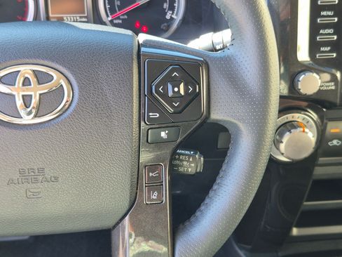 Used 2022 Toyota 4Runner TRD Off-Road Premium AWD/4WD image 21
