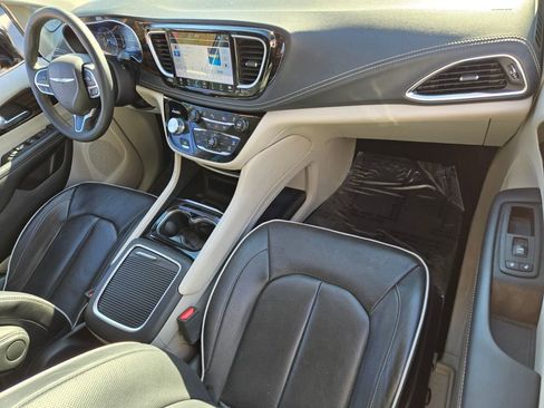 Used 2024 Chrysler Pacifica Limited FWD image 22