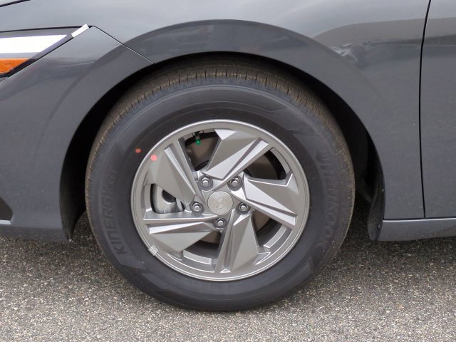 Used 2026 Hyundai Elantra SE FWD image 11