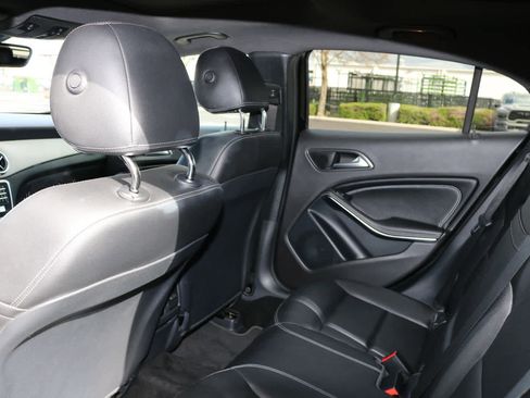 Used 2020 Mercedes-Benz GLA 250 4MATIC image 27