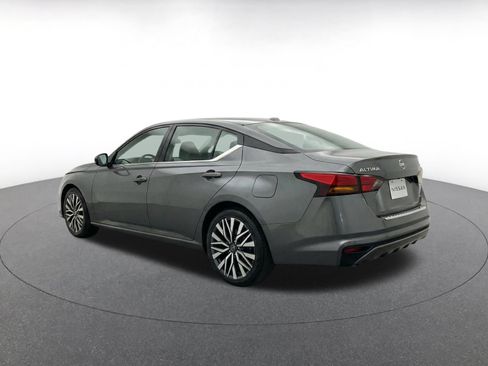 Used 2025 Nissan Altima 2.5 SV FWD image 5