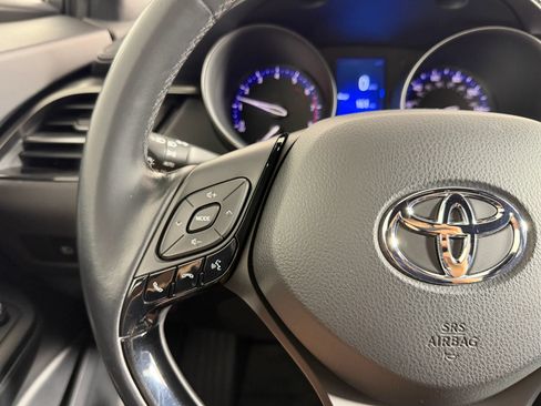 Used 2018 Toyota C-HR XLE FWD image 23