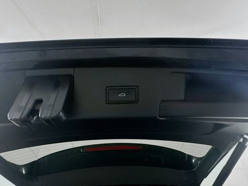 Used 2024 Volkswagen Atlas SE image 31