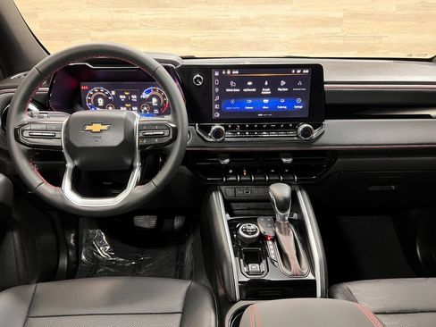 Used 2025 Chevrolet Colorado Z71 w/ Technology Package image 2