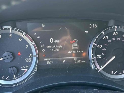 Used 2023 Toyota Highlander LE AWD/4WD image 12
