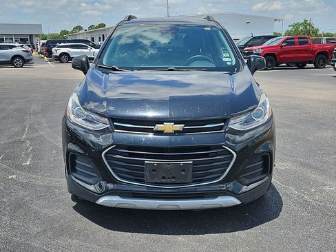 Used 2019 Chevrolet Trax LT w/ LT Convenience Package FWD image 9