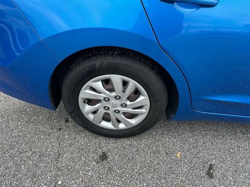 Used 2017 Hyundai Elantra SE image 5