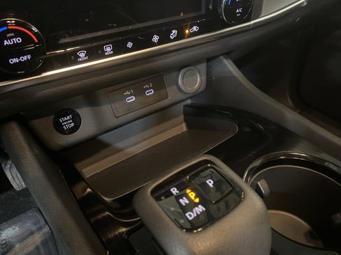 Used 2025 Nissan Rogue SV image 21