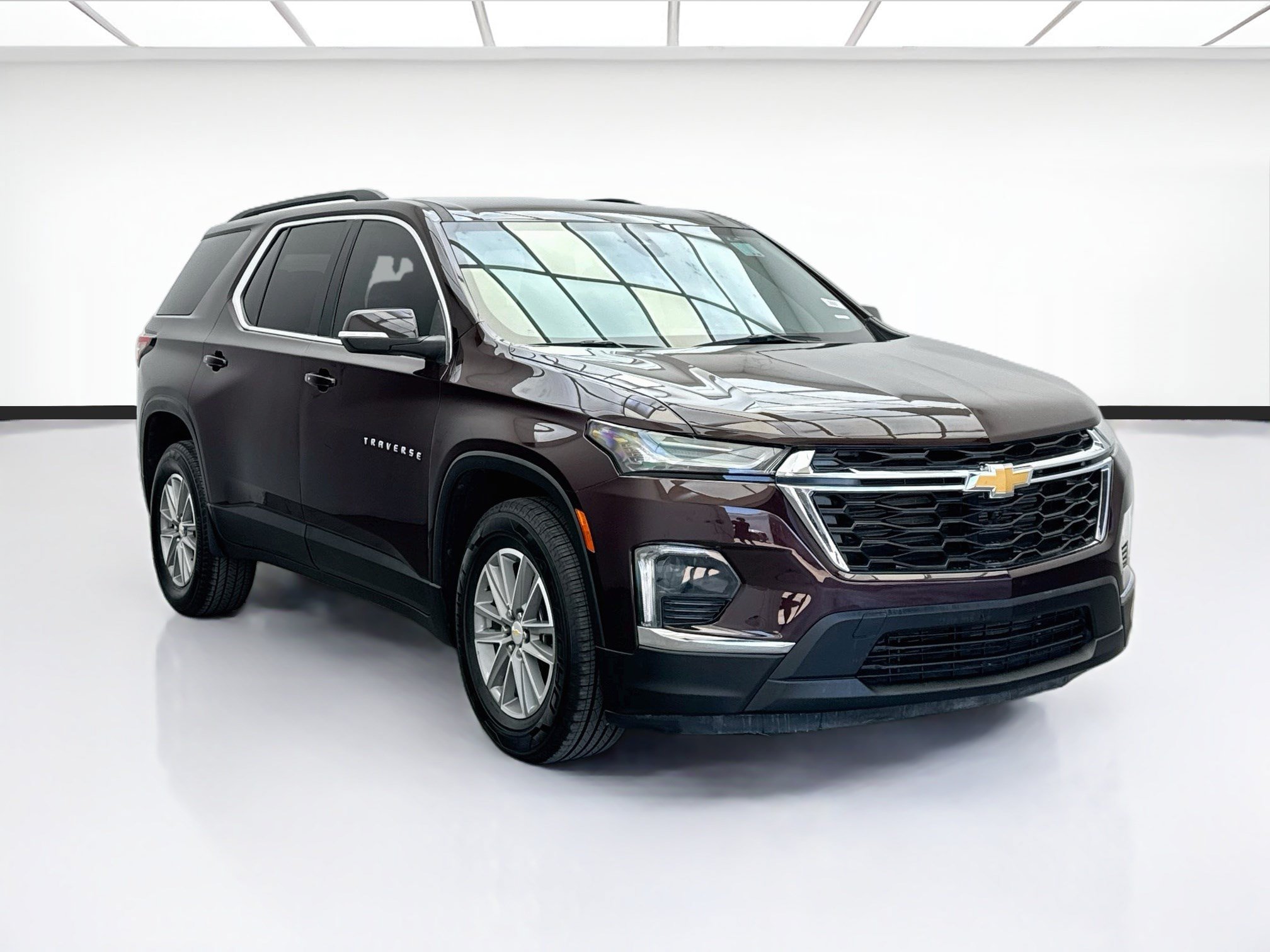 Used 2023 Chevrolet Traverse LT FWD image 3