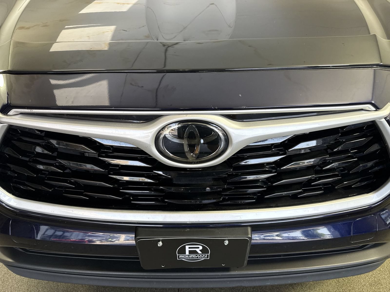 Used 2023 Toyota Highlander LE FWD image 27