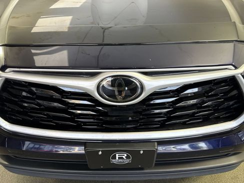 Used 2023 Toyota Highlander LE FWD image 27