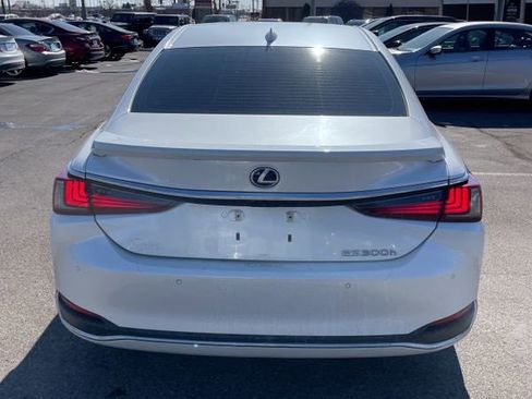 Used 2020 Lexus ES 300h w/ Premium Package image 4