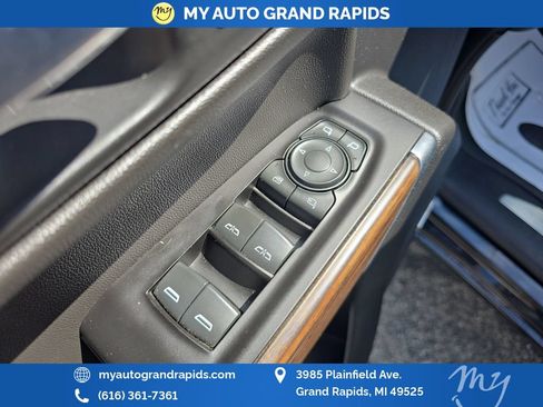 Used 2019 Chevrolet Silverado 1500 High Country w/ Technology Package AWD/4WD image 11