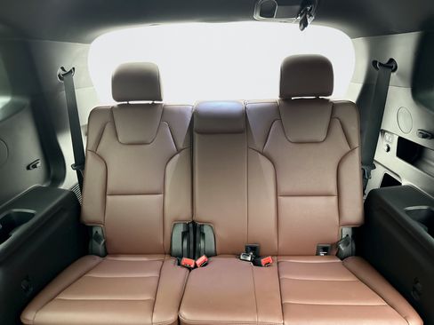 Used 2024 Kia Telluride EX w/ EX Captain's Chair Package AWD/4WD image 22