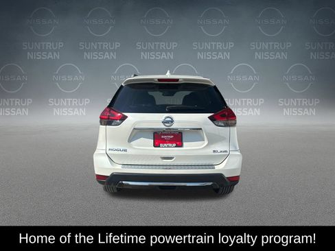 Used 2017 Nissan Rogue SL w/ SL Premium Package AWD/4WD image 4