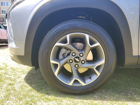 Used 2025 Chevrolet Trax LT w/ LT Convenience Package image 7