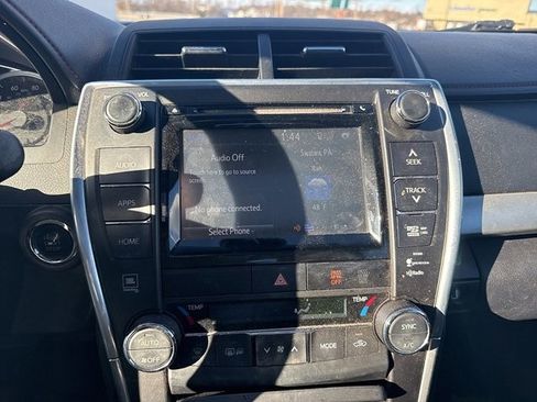 Used 2015 Toyota Camry XSE image 18