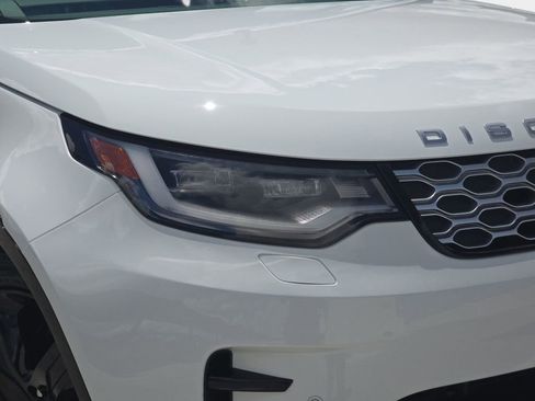 Used 2025 Land Rover Discovery Metropolitan Edition image 34