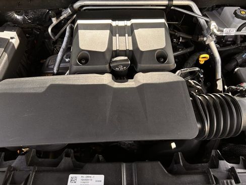 Used 2023 Chevrolet Colorado ZR2 w/ ZR2 Convenience Package III AWD/4WD image 34