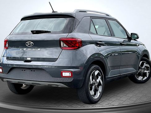 Used 2025 Hyundai Venue SEL FWD image 6