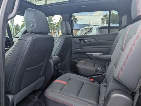 New 2026 Chevrolet Traverse RS w/ LPO, Floor Liner Package image 10