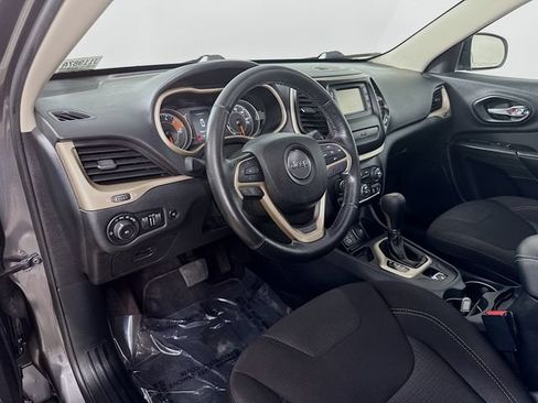 Used 2016 Jeep Cherokee Latitude w/ Comfort/Convenience Group FWD image 9