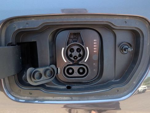 Used 2025 Jeep Wagoneer S Limited AWD/4WD image 13