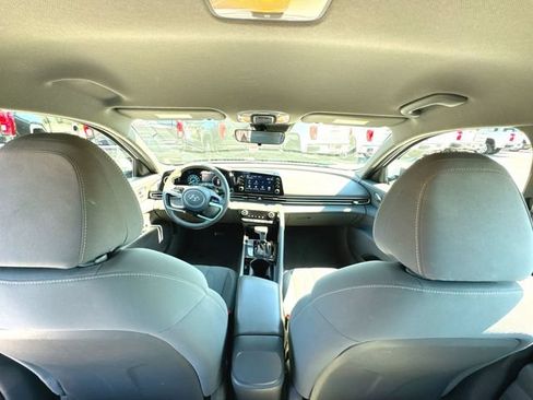 Used 2021 Hyundai Elantra SEL w/ Convenience Package FWD image 19